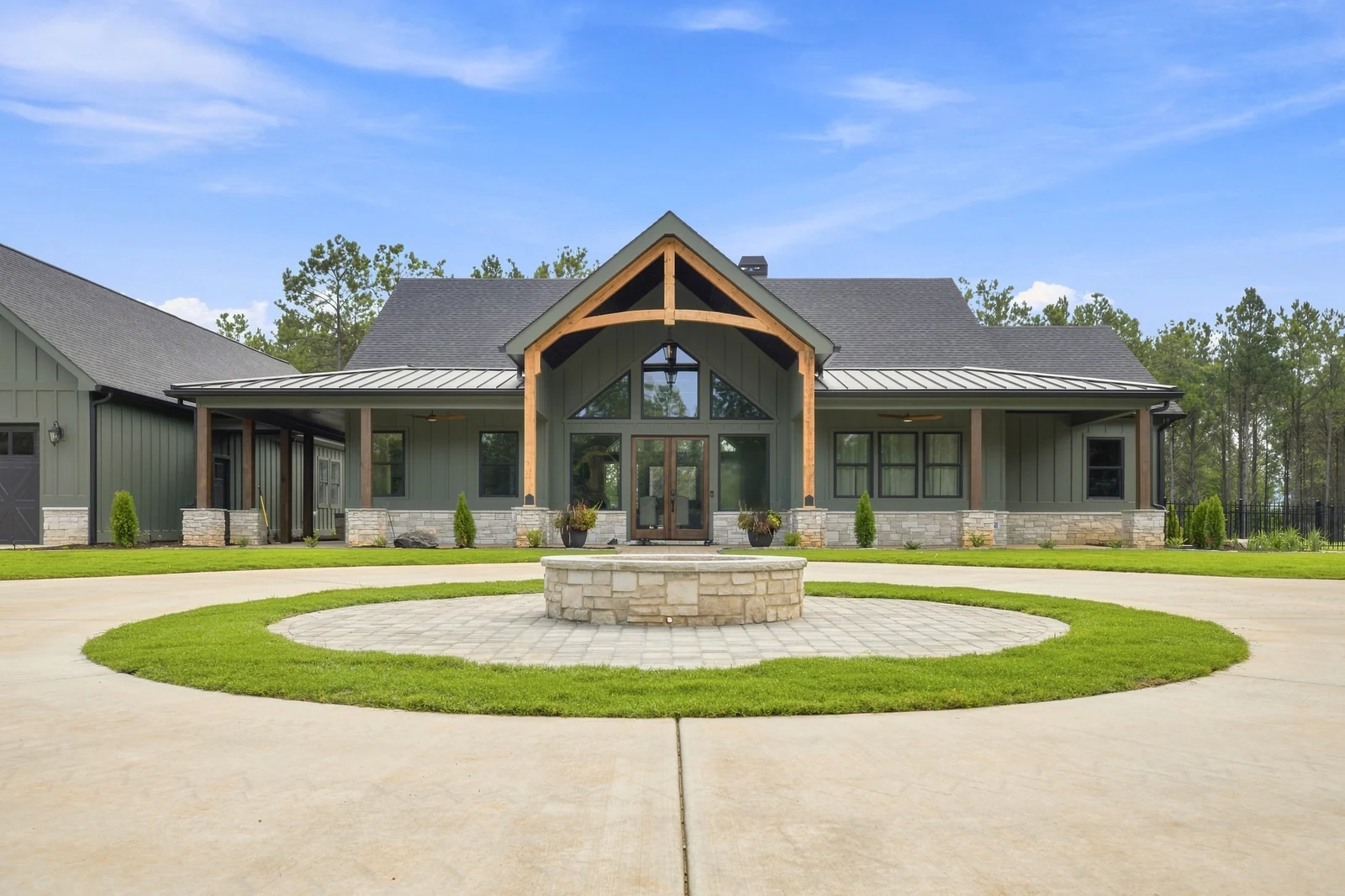 Holland Chattoogaville Road — Entry court — after BDS Landscaping completed the work
